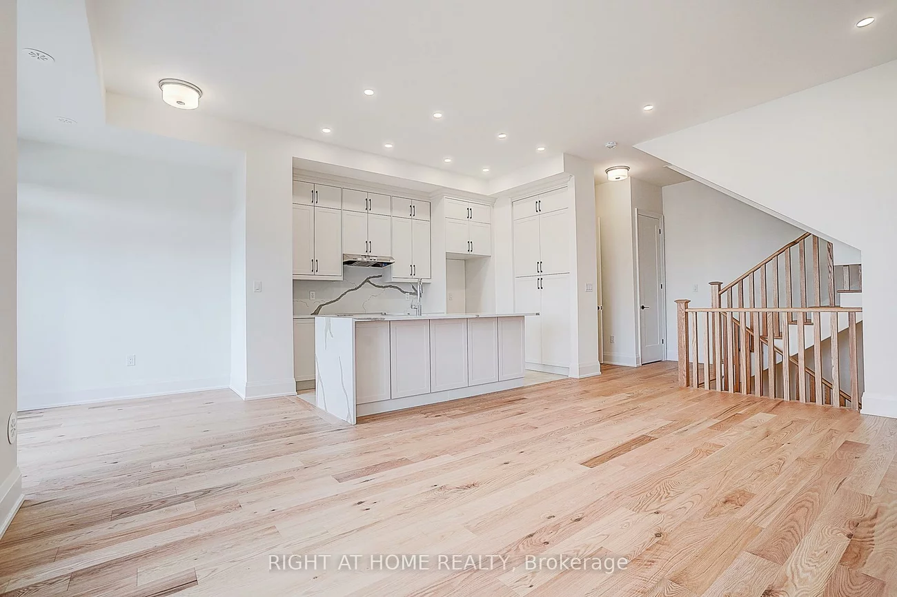 3295, Taha Gardens, 1008 - GO Glenorchy, Oakville