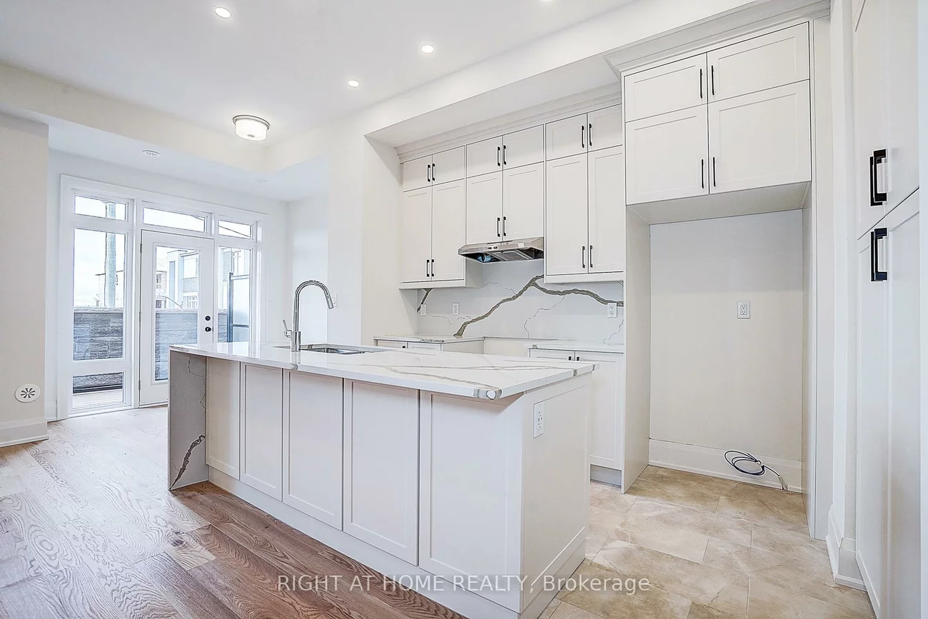 3295, Taha Gardens, 1008 - GO Glenorchy, Oakville