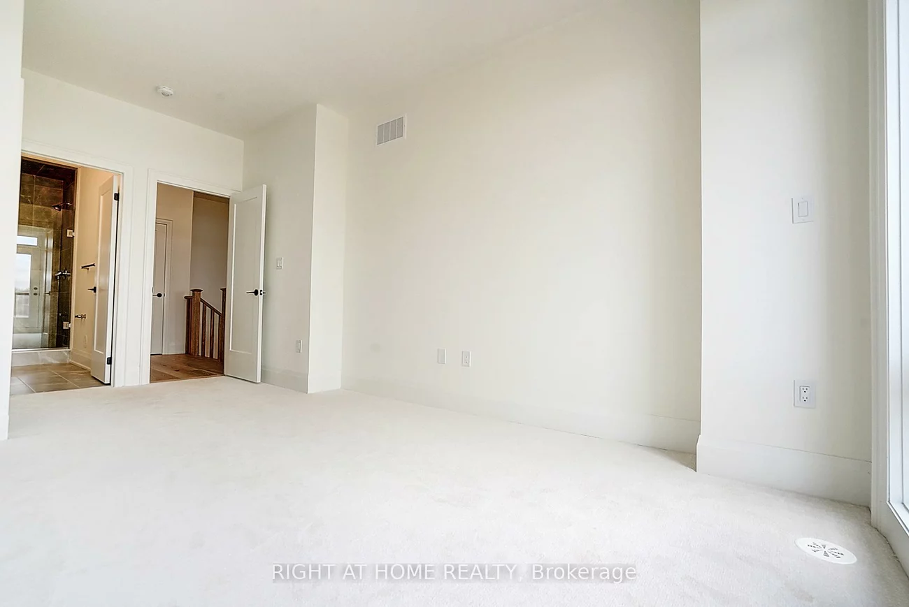 3295, Taha Gardens, 1008 - GO Glenorchy, Oakville