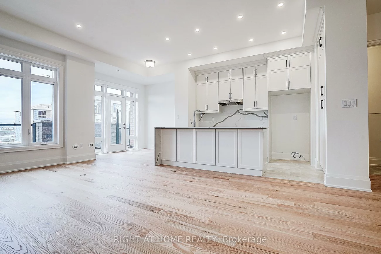 3295, Taha Gardens, 1008 - GO Glenorchy, Oakville