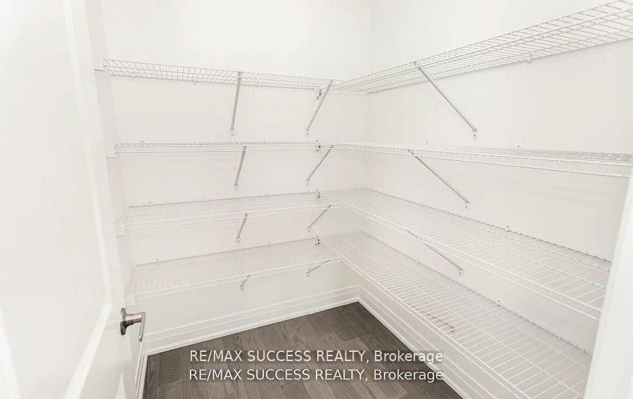 3130, Travertine, 1012 - NW Northwest, Oakville