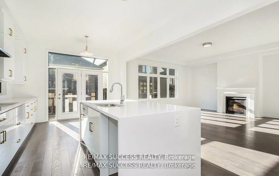 3130, Travertine, 1012 - NW Northwest, Oakville