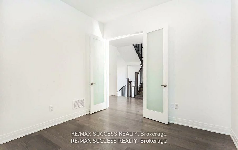 3130, Travertine, 1012 - NW Northwest, Oakville