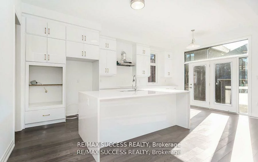 3130, Travertine, 1012 - NW Northwest, Oakville