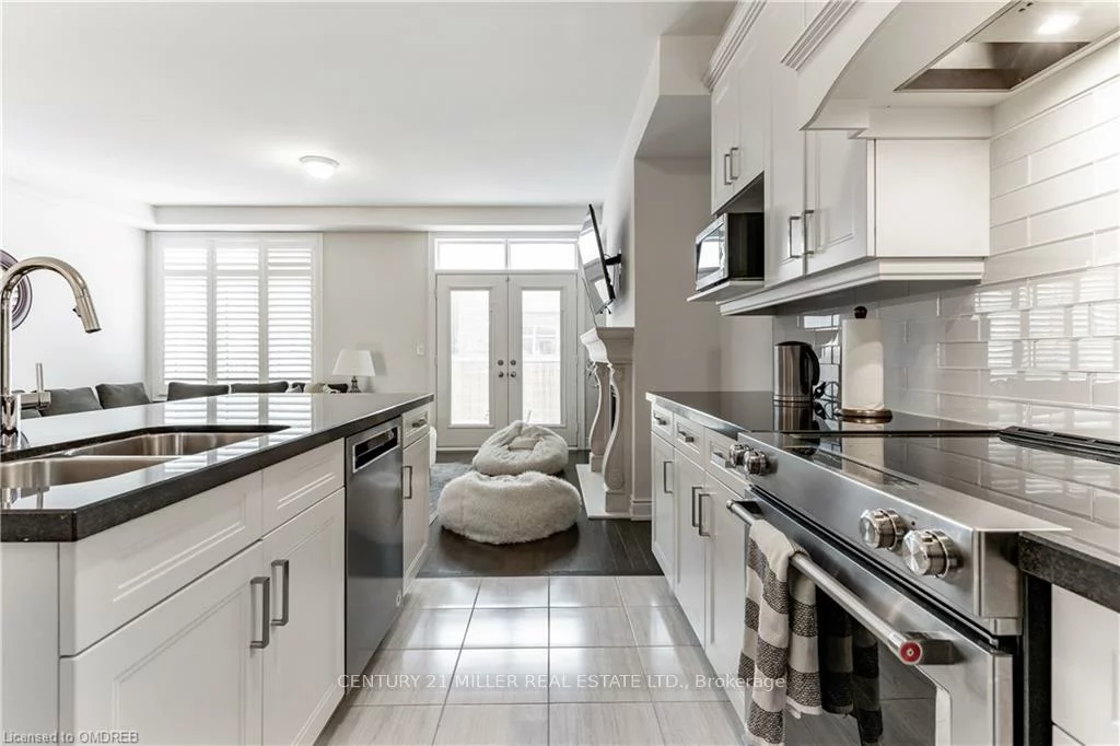 3136, Post, 1008 - GO Glenorchy, Oakville