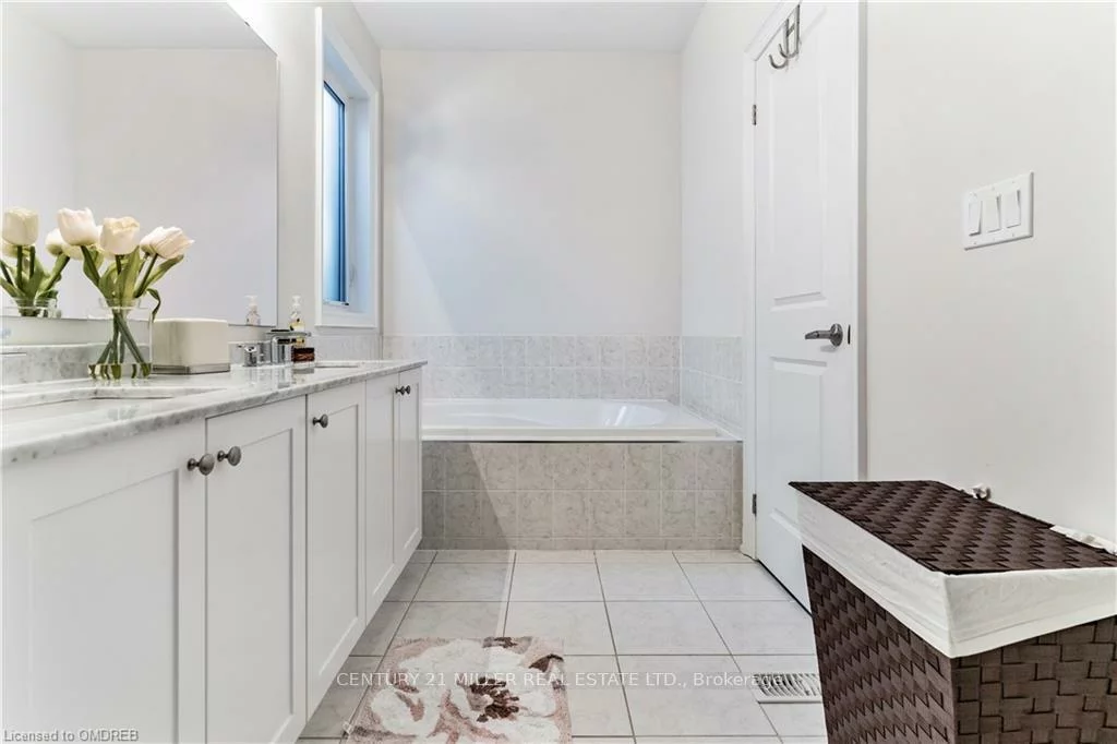 3136, Post, 1008 - GO Glenorchy, Oakville