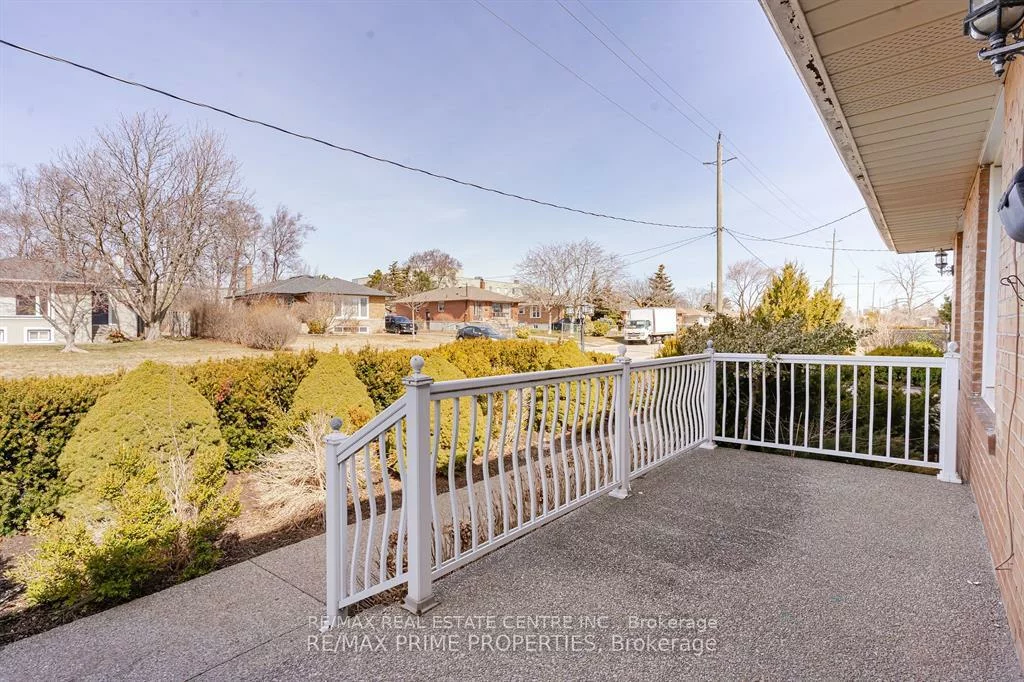 492, Pinegrove, 1020 - WO West, Oakville