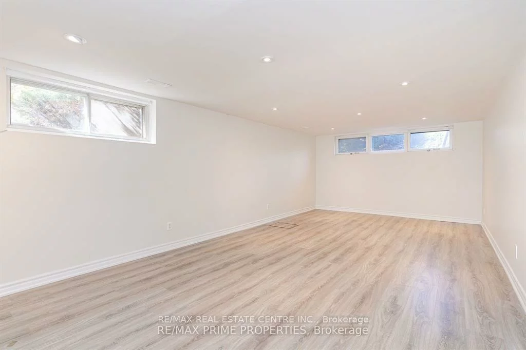 492, Pinegrove, 1020 - WO West, Oakville