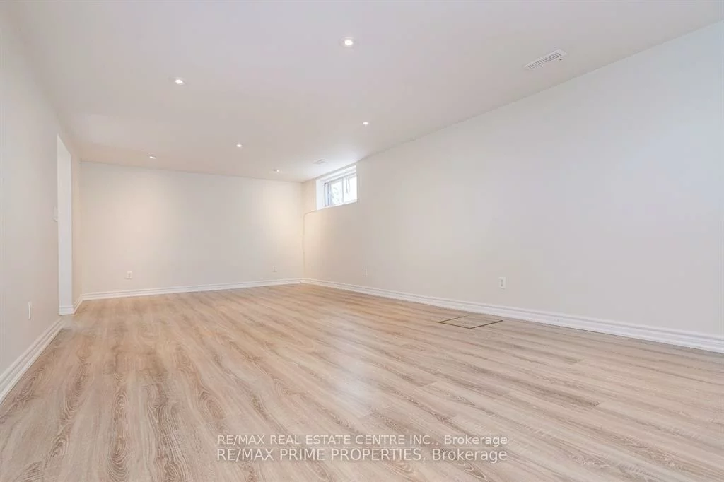 492, Pinegrove, 1020 - WO West, Oakville