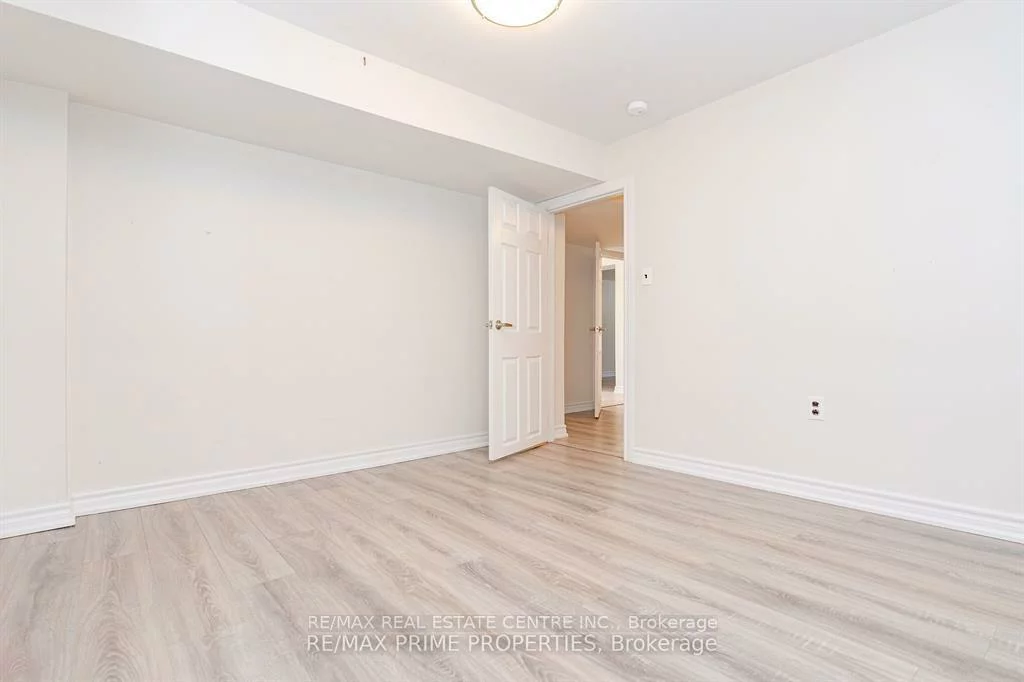 492, Pinegrove, 1020 - WO West, Oakville