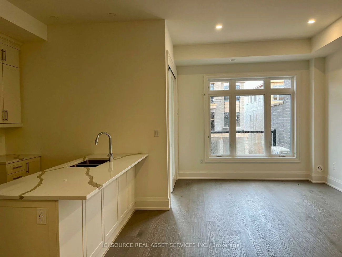 3322, Azam, 1008 - GO Glenorchy, Oakville