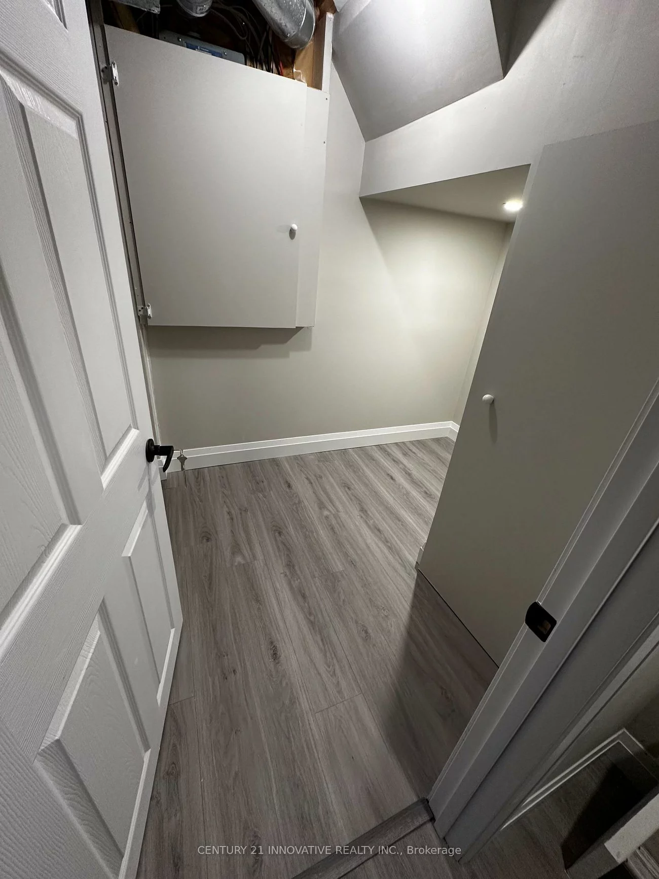 1151, Lindsay, 1014 - QE Queen Elizabeth, Oakville