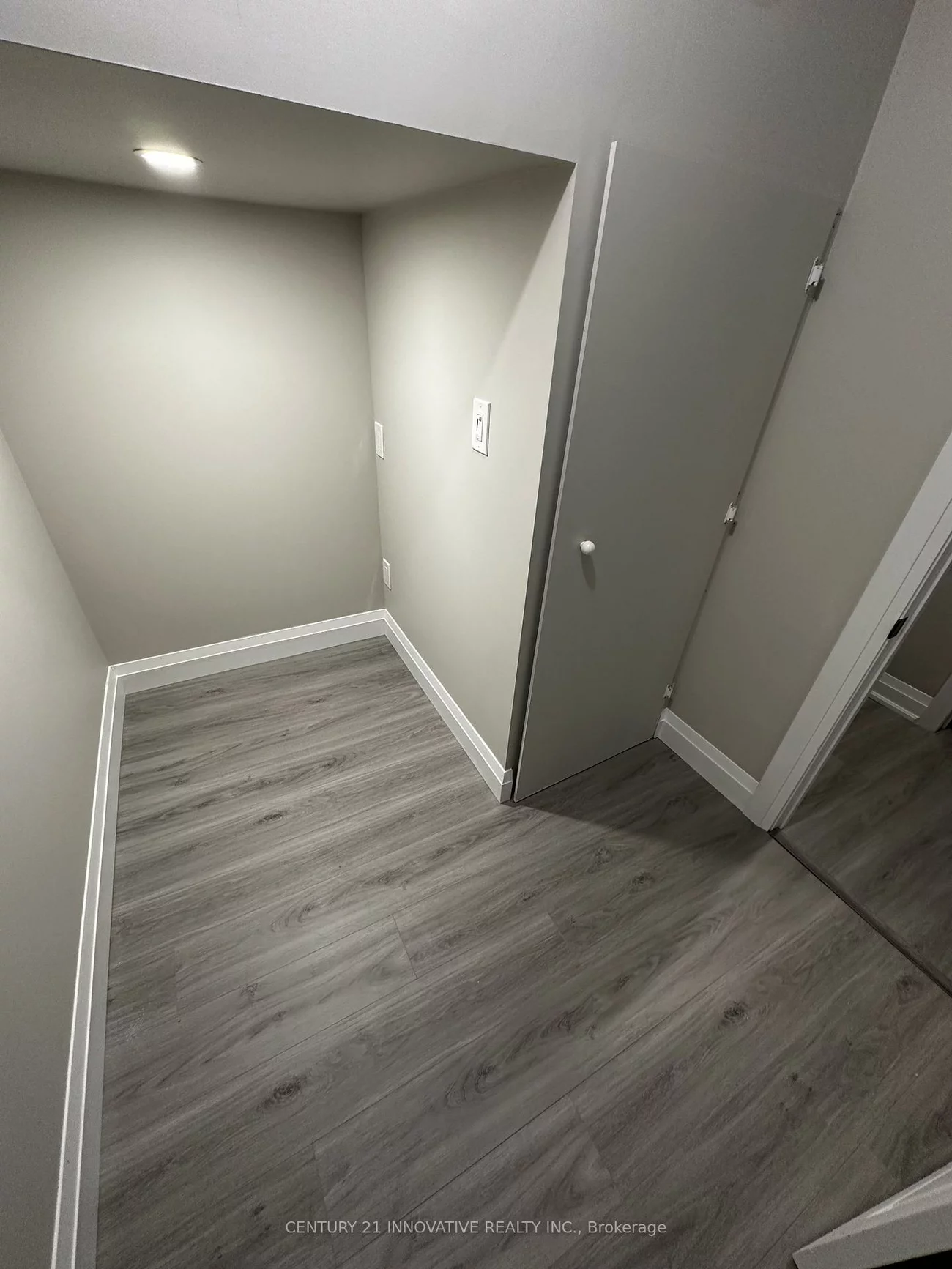 1151, Lindsay, 1014 - QE Queen Elizabeth, Oakville