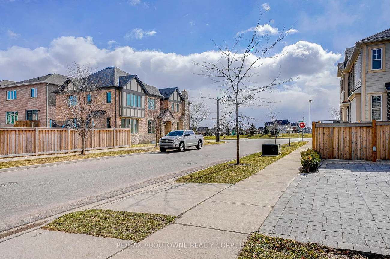 385, Dahlia, 1008 - GO Glenorchy, Oakville