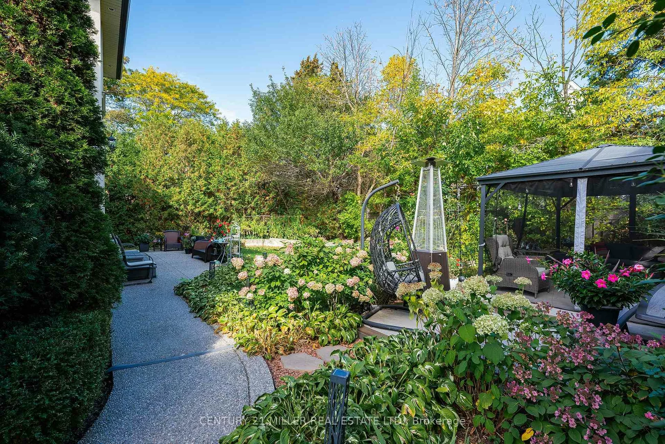 108, Livno, 1001 - BR Bronte, Oakville