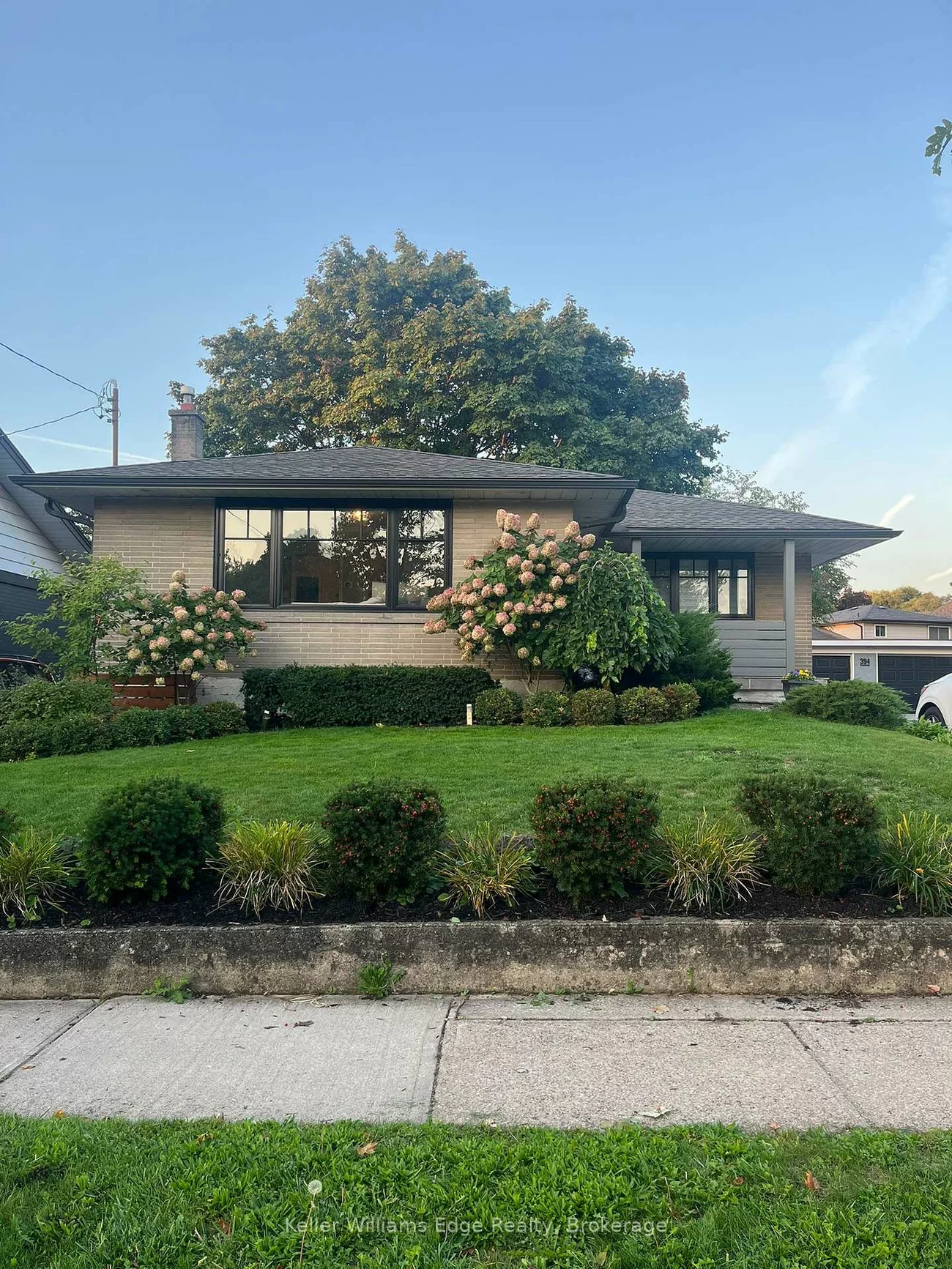 390, St. Augustine, 1002 - CO Central, Oakville