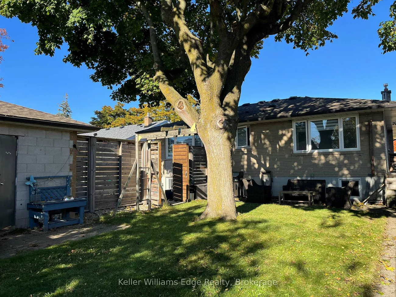 390, St. Augustine, 1002 - CO Central, Oakville