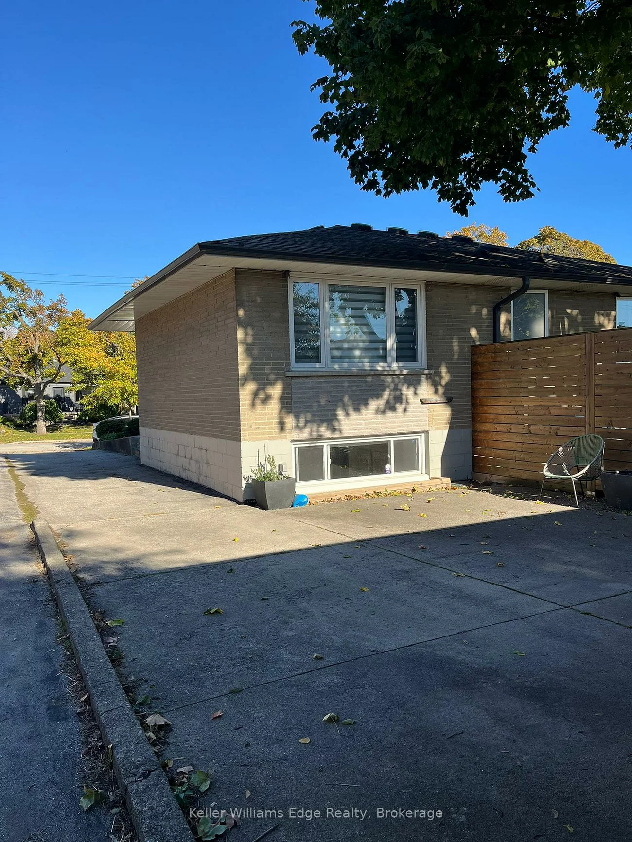 390, St. Augustine, 1002 - CO Central, Oakville