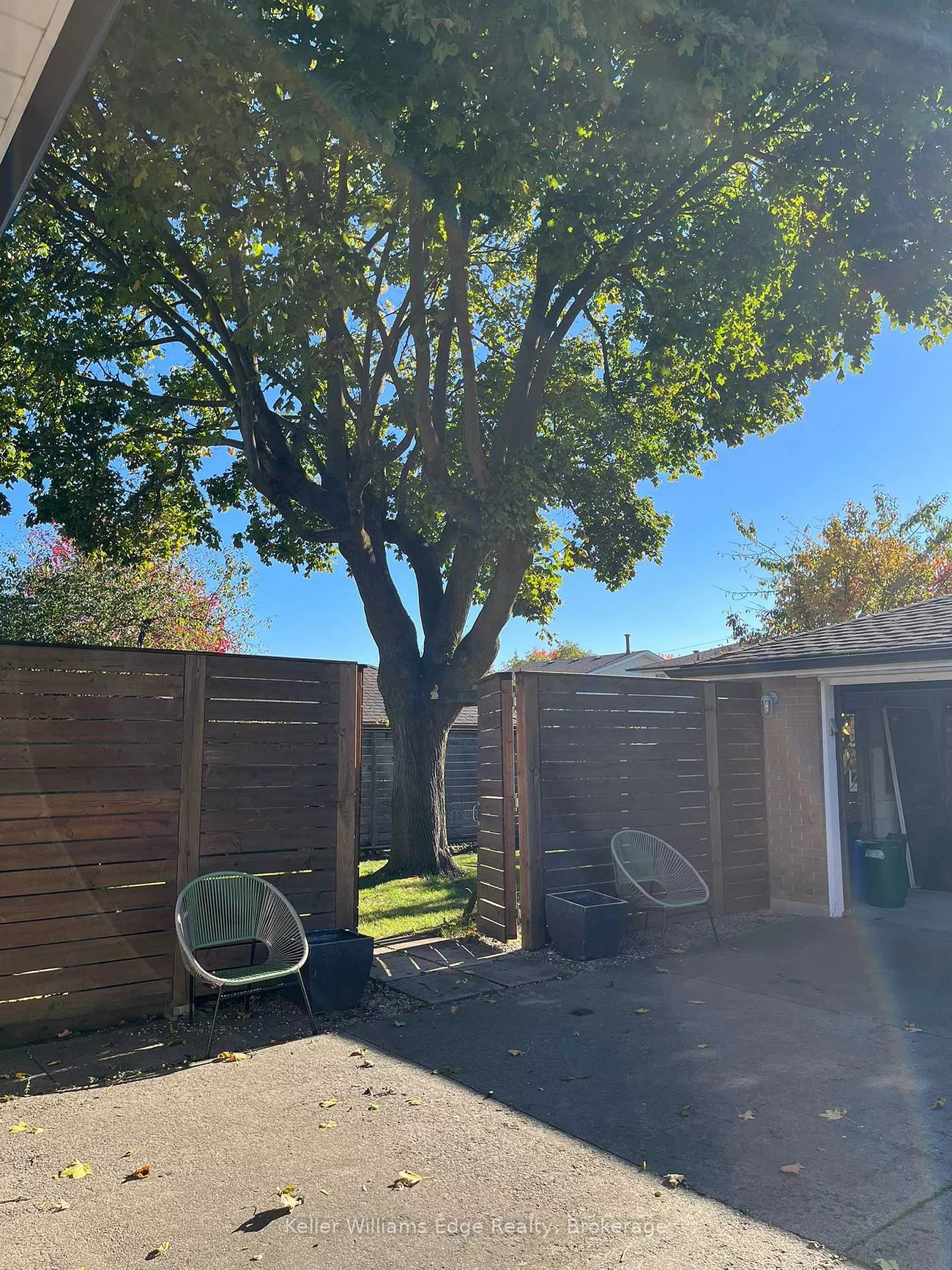 390, St. Augustine, 1002 - CO Central, Oakville