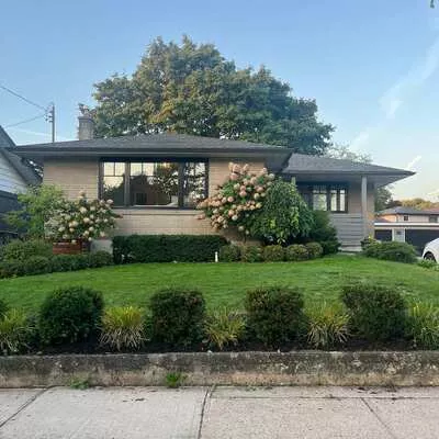 390, St. Augustine, 1002 - CO Central, Oakville