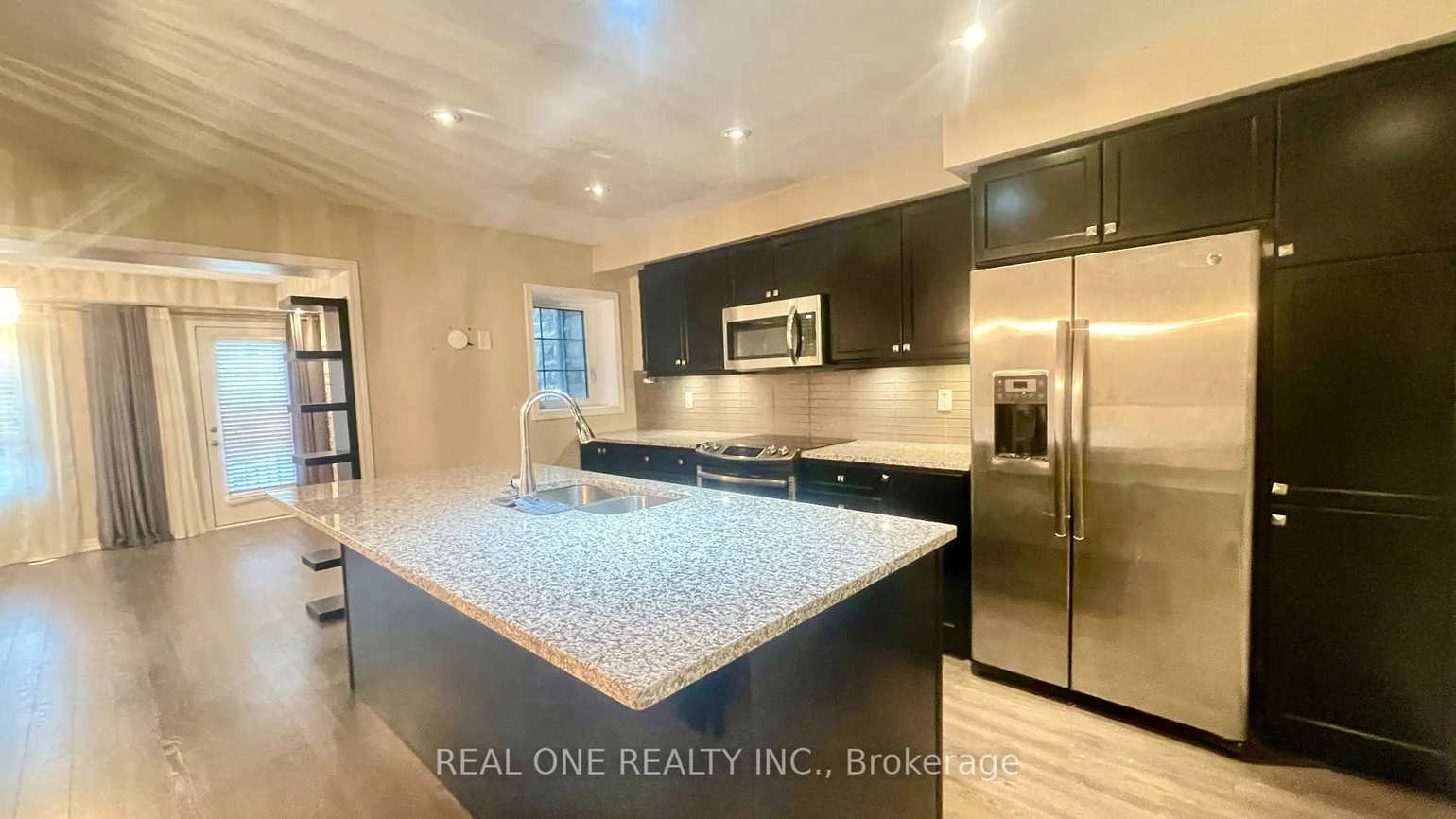 295, Ellen Davidson, 1008 - GO Glenorchy, Oakville