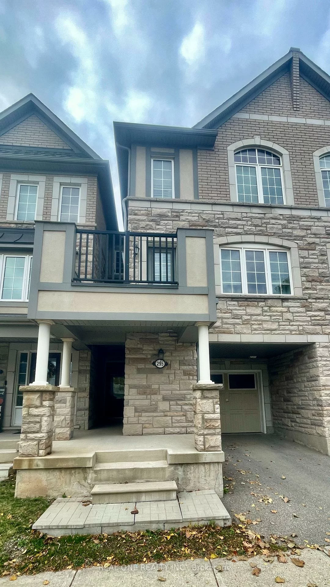 295, Ellen Davidson, 1008 - GO Glenorchy, Oakville