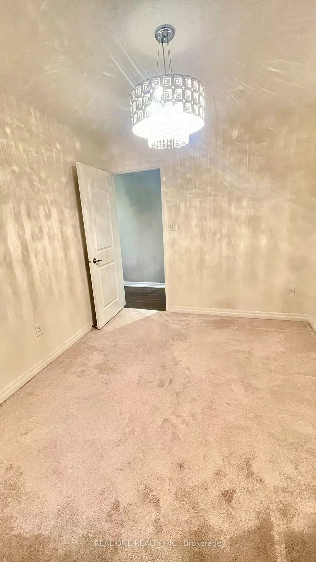 295, Ellen Davidson, 1008 - GO Glenorchy, Oakville