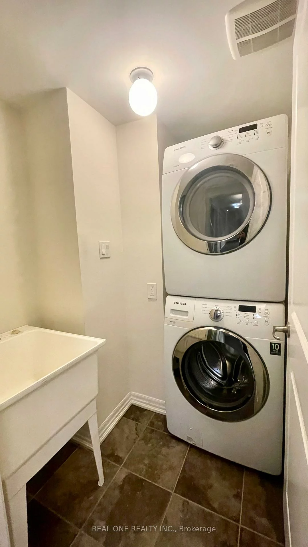 295, Ellen Davidson, 1008 - GO Glenorchy, Oakville