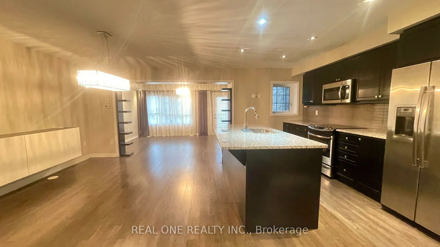 295, Ellen Davidson, 1008 - GO Glenorchy, Oakville