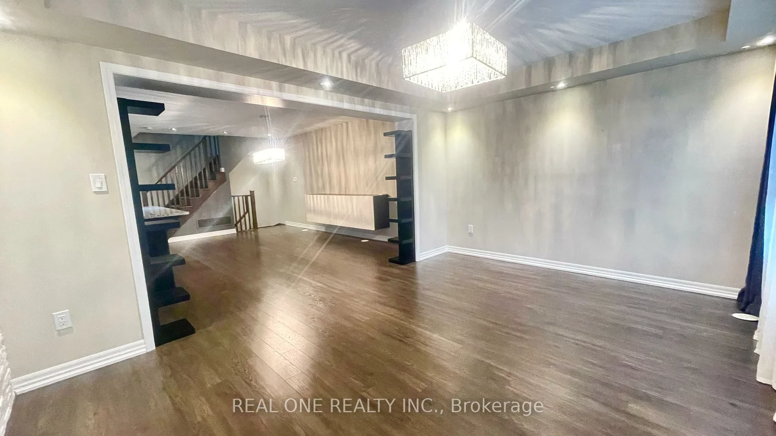 295, Ellen Davidson, 1008 - GO Glenorchy, Oakville