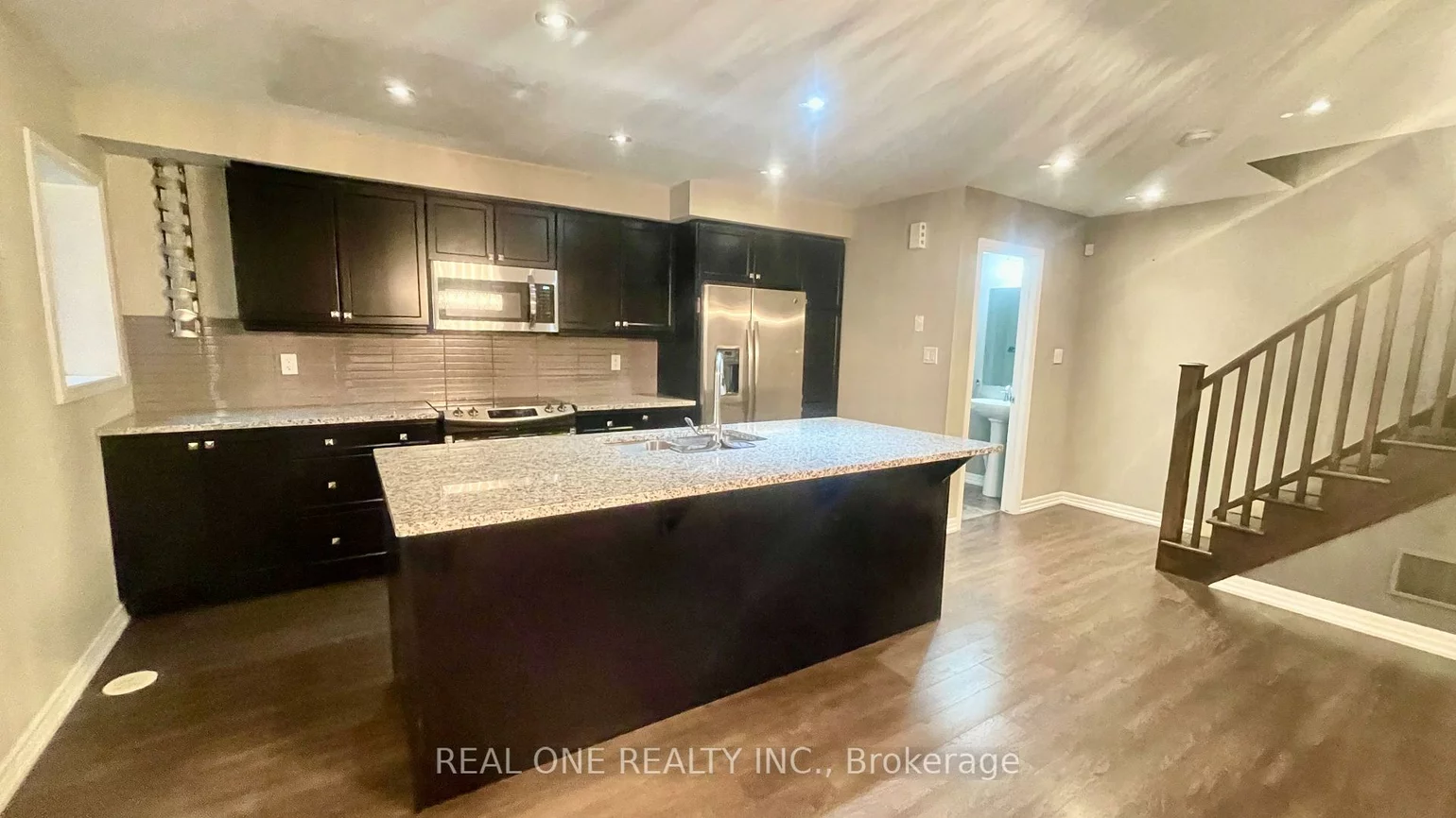 295, Ellen Davidson, 1008 - GO Glenorchy, Oakville