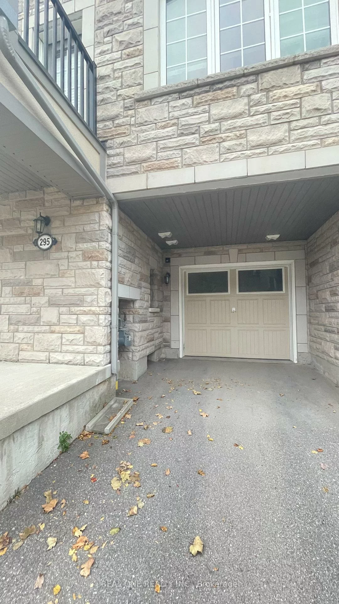 295, Ellen Davidson, 1008 - GO Glenorchy, Oakville