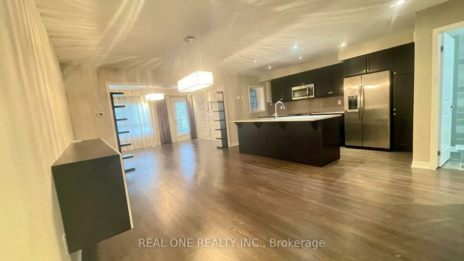 295, Ellen Davidson, 1008 - GO Glenorchy, Oakville