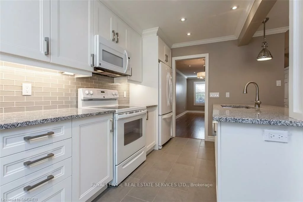 237, Ross, 1015 - RO River Oaks, Oakville