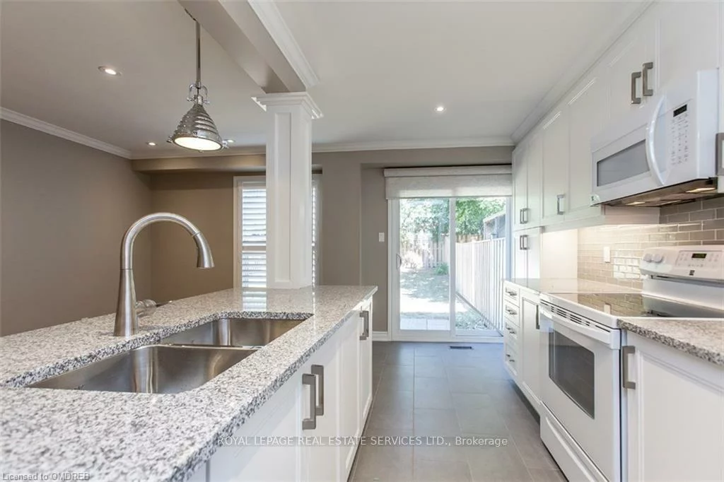 237, Ross, 1015 - RO River Oaks, Oakville