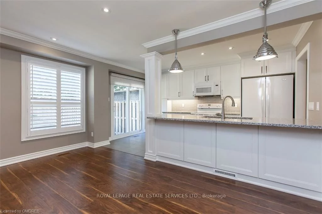 237, Ross, 1015 - RO River Oaks, Oakville