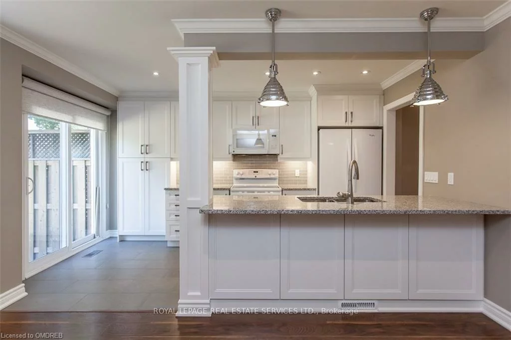 237, Ross, 1015 - RO River Oaks, Oakville