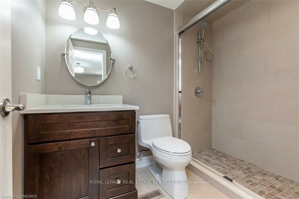 237, Ross, 1015 - RO River Oaks, Oakville