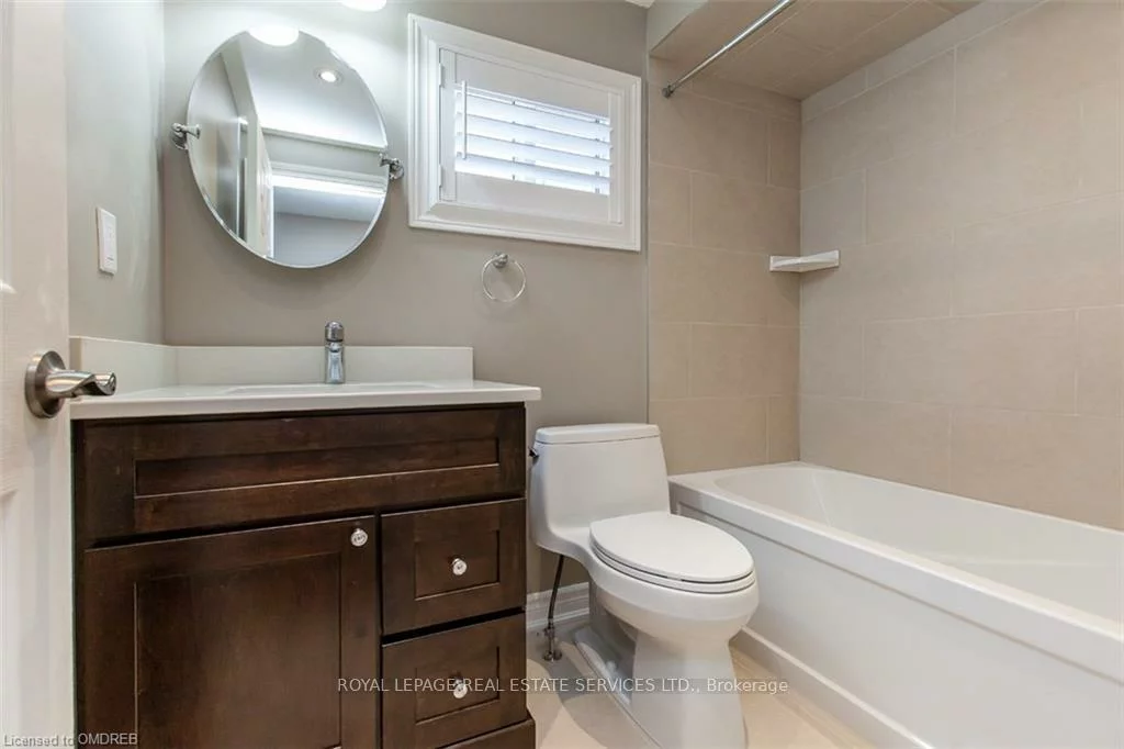 237, Ross, 1015 - RO River Oaks, Oakville