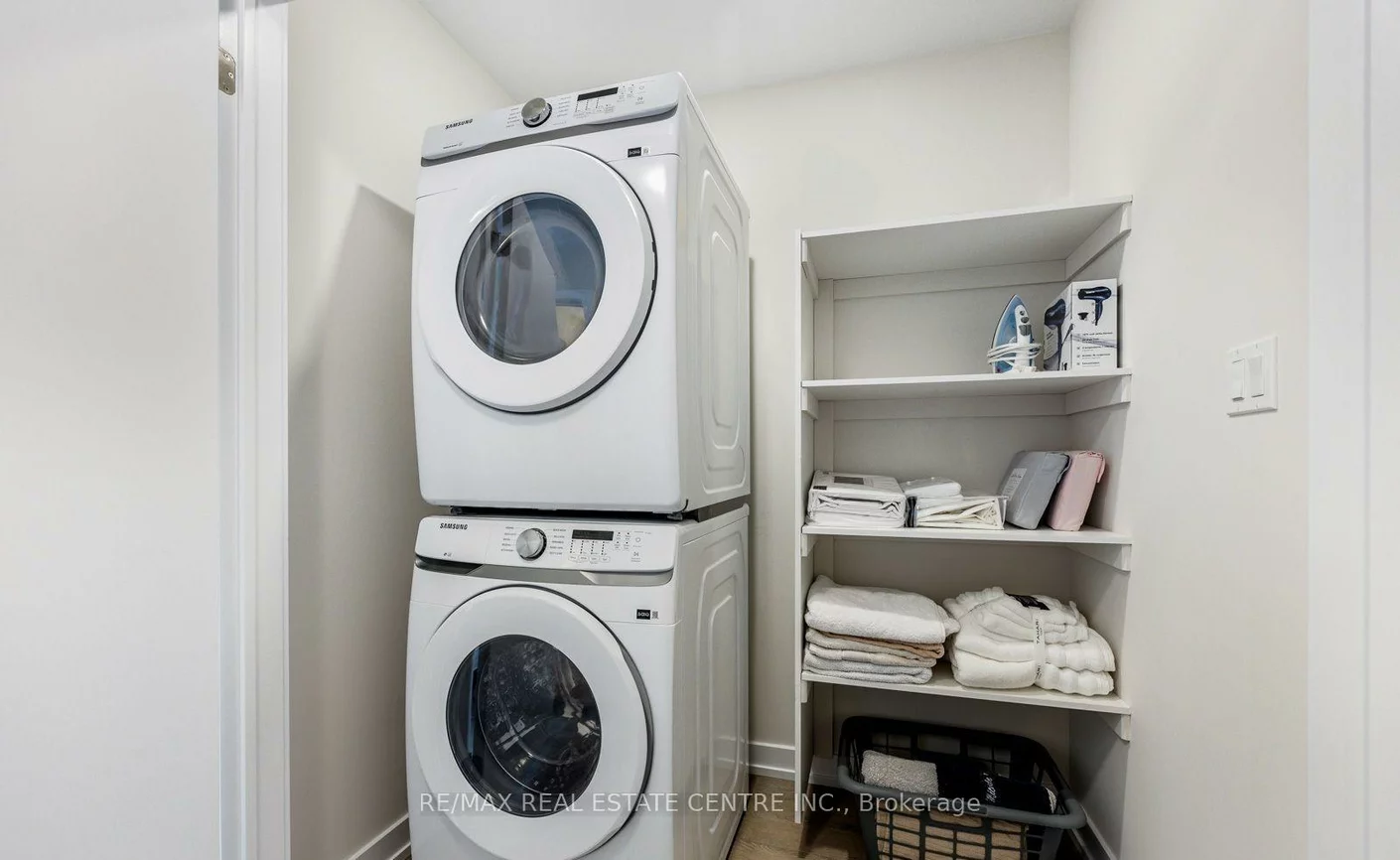 1357, Shevchenko, 1012 - NW Northwest, Oakville