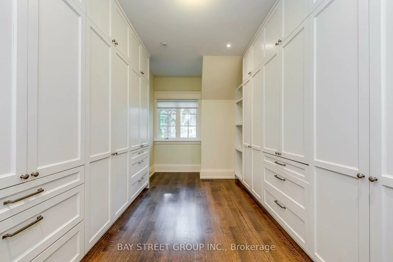 1031, Lakeshore, 1017 - SW Southwest, Oakville