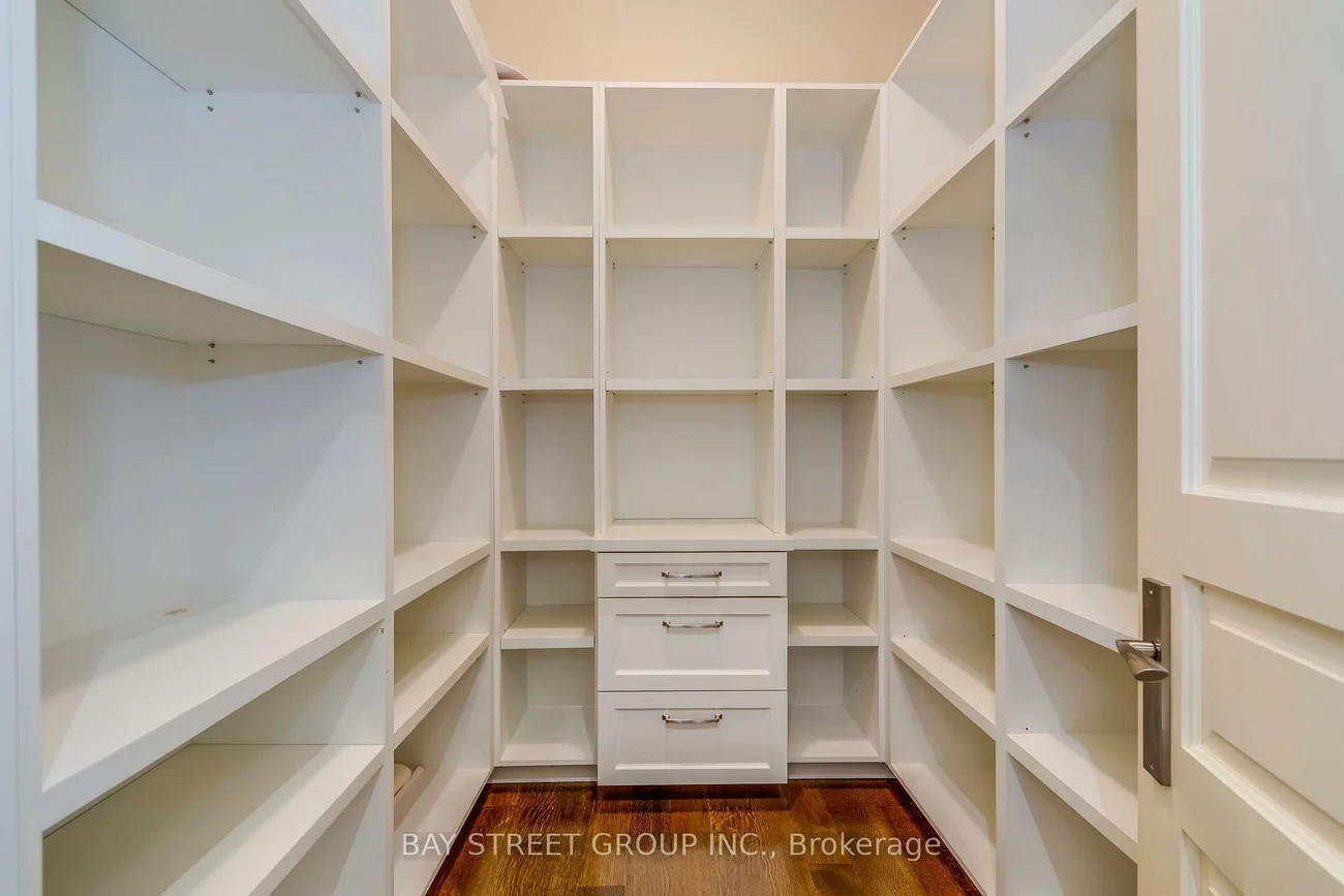 1031, Lakeshore, 1017 - SW Southwest, Oakville