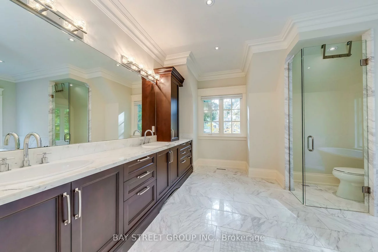 1031, Lakeshore, 1017 - SW Southwest, Oakville