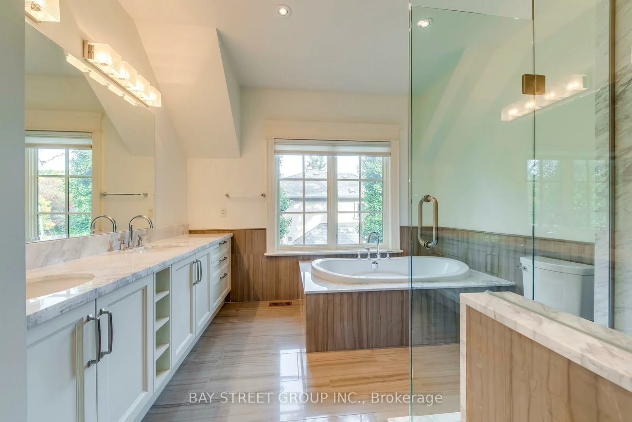 1031, Lakeshore, 1017 - SW Southwest, Oakville