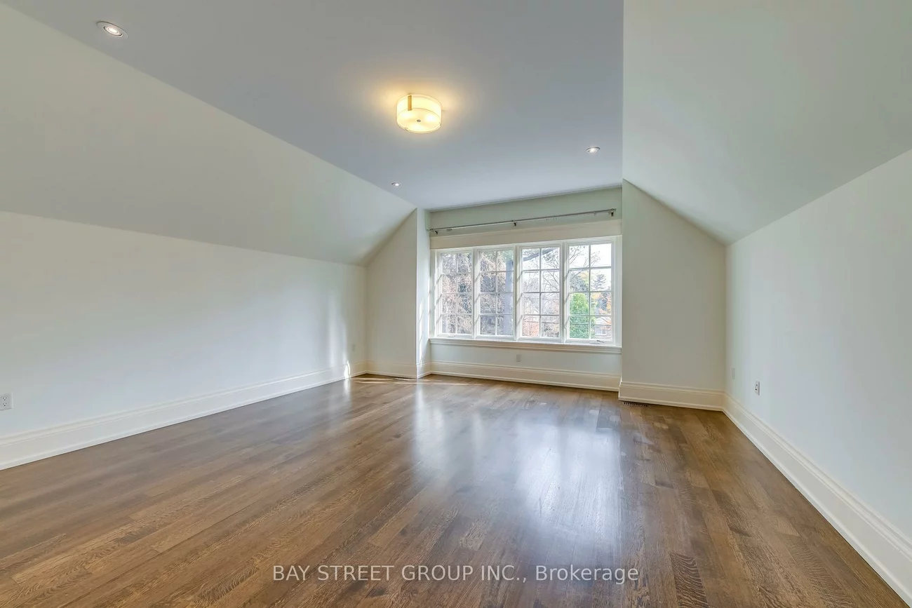 1031, Lakeshore, 1017 - SW Southwest, Oakville