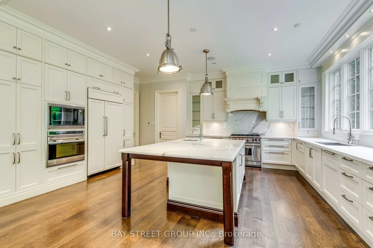 1031, Lakeshore, 1017 - SW Southwest, Oakville