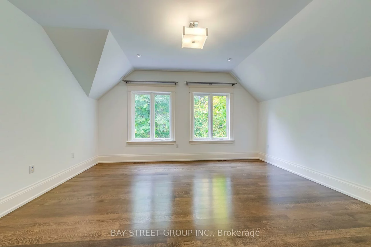 1031, Lakeshore, 1017 - SW Southwest, Oakville