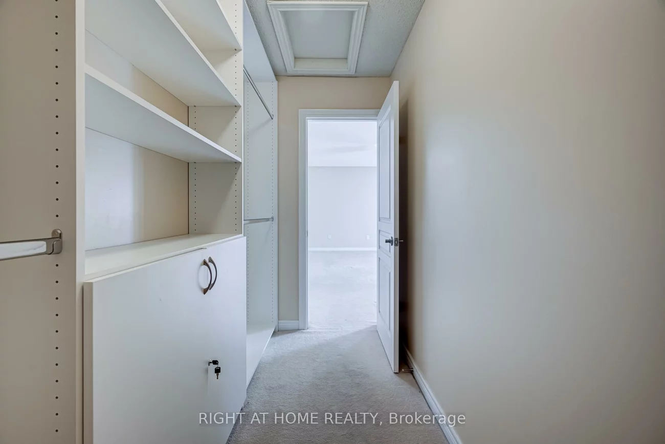 3407, Whilabout, 1001 - BR Bronte, Oakville