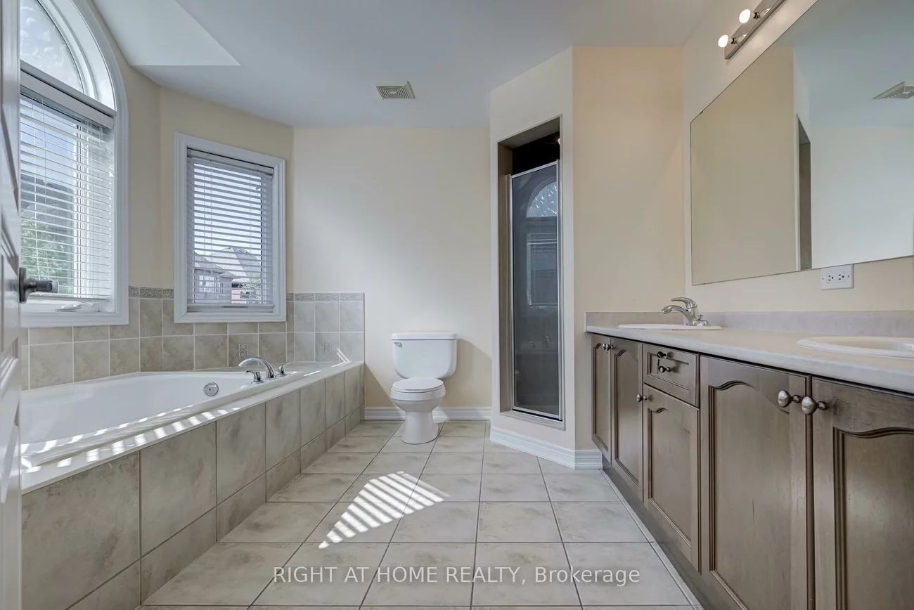 3407, Whilabout, 1001 - BR Bronte, Oakville