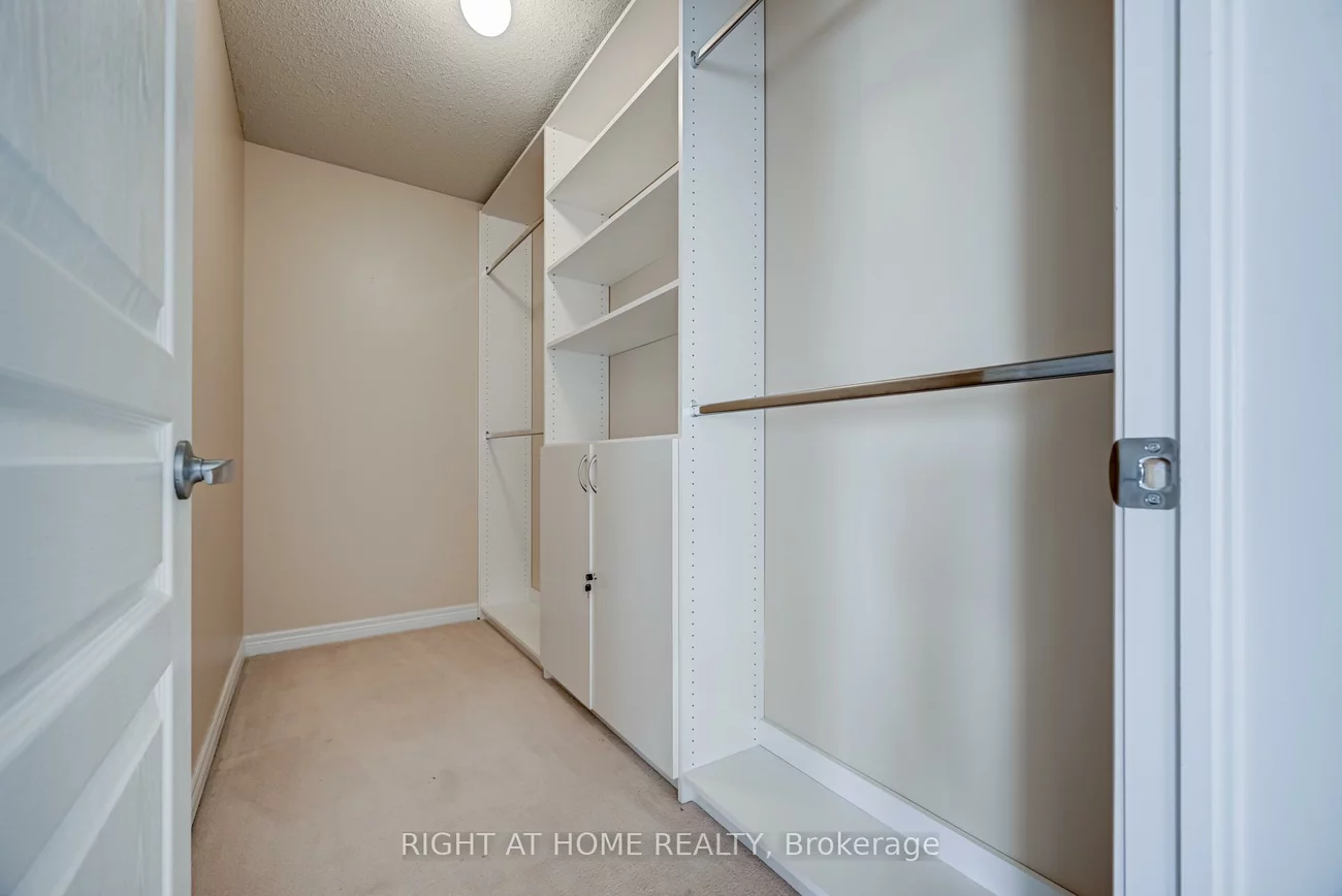 3407, Whilabout, 1001 - BR Bronte, Oakville